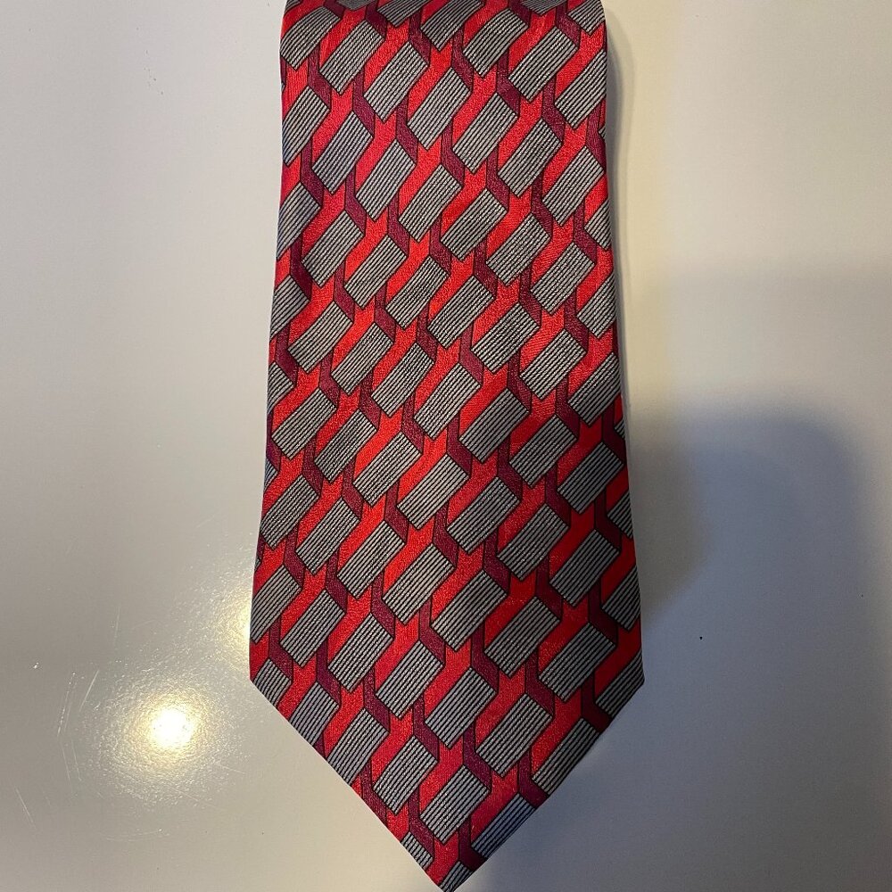 Vintage MONDO di Marco Italian Silk tie, 3-D geometric box design in Red, Silver